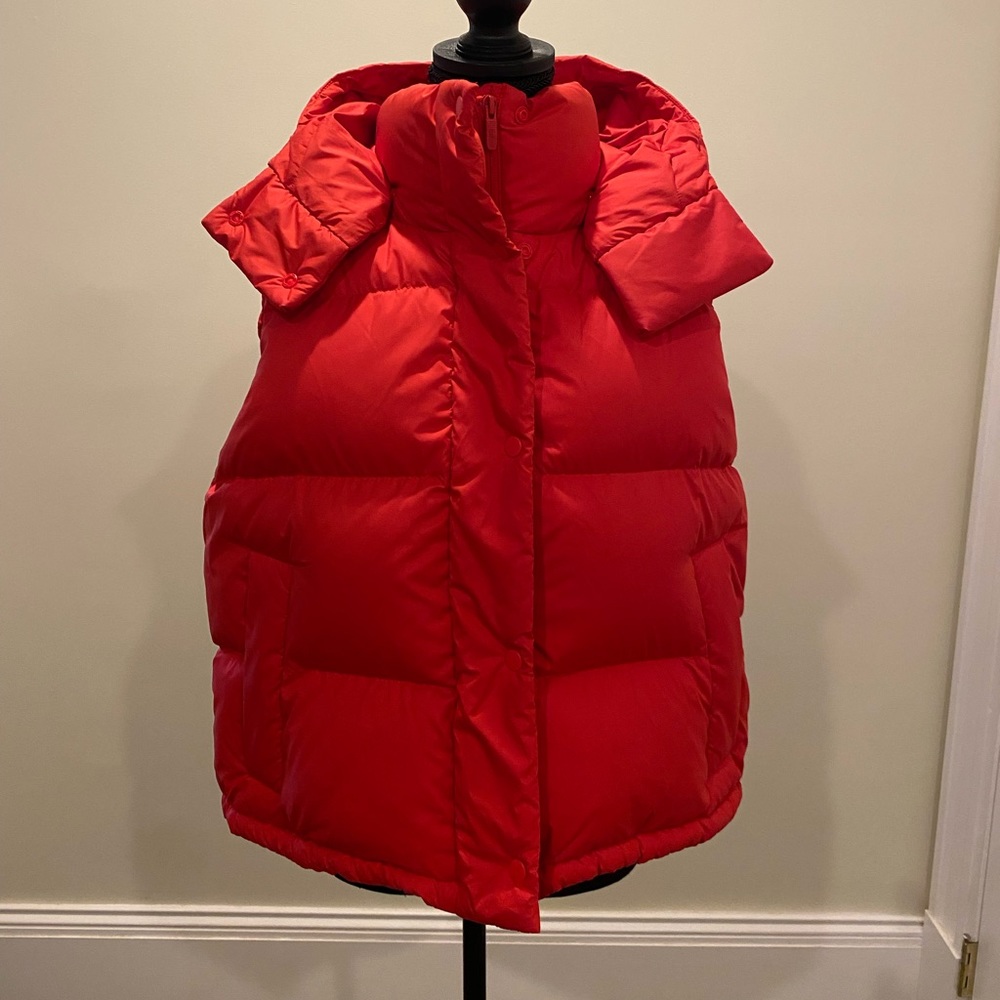 Lululemon Wunder Puff Cropped Vest in Grenadine Red